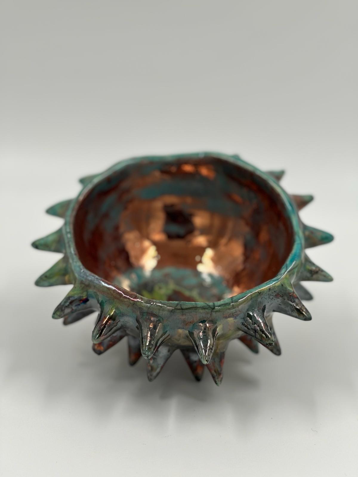 Bowl with spikes, made by using Taki technique