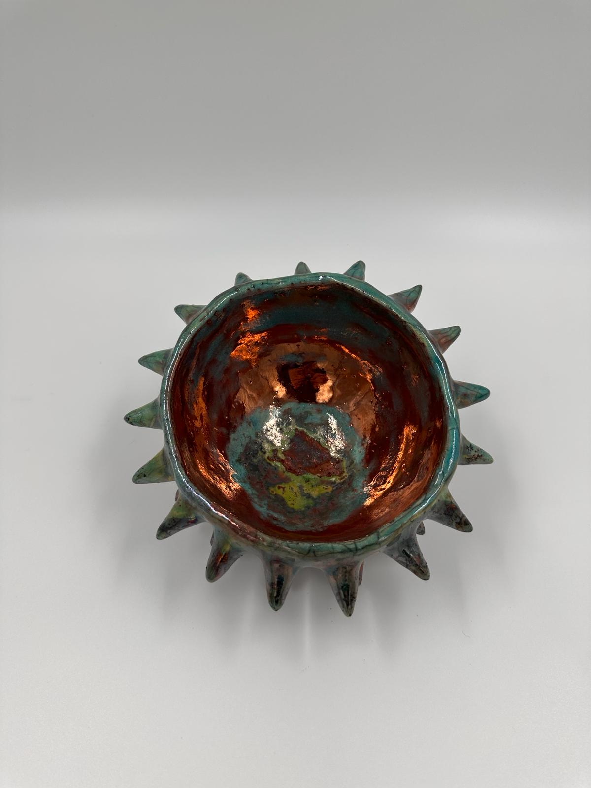 Bowl with spikes, made by using Taki technique